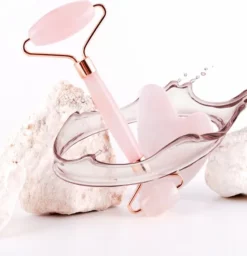 Hete verkoop ⭐ Pure Luxure Jade Roller Rozenkwarts - Jade Roller - Gezichtsroller - Gua Sha - Rose Quartz - Gua Sha Jade - Jade - Massage - 2 Delige Set - Skincare - Black Friday 2022 🌟
