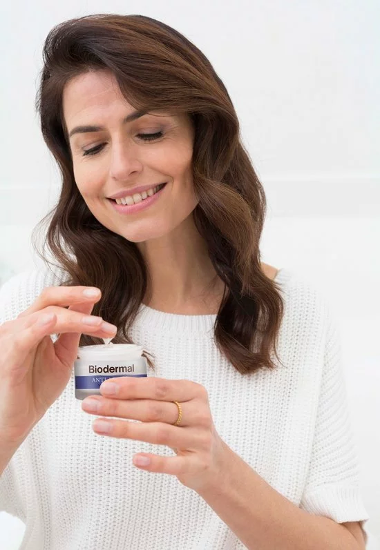 Korting ⌛ Biodermal Anti Age Dagcr Me 60+ - Dagcr Me Met Hyaluronzuur En Ceramide - Met - SPF15 - Geeft De Huid Meer Stevigheid - 50ml ✨ 7 Korting ⌛ Biodermal Anti Age Dagcr Me 60+ - Dagcr Me Met Hyaluronzuur En Ceramide - Met - SPF15 - Geeft De Huid Meer Stevigheid - 50ml ✨ - Afbeelding 5